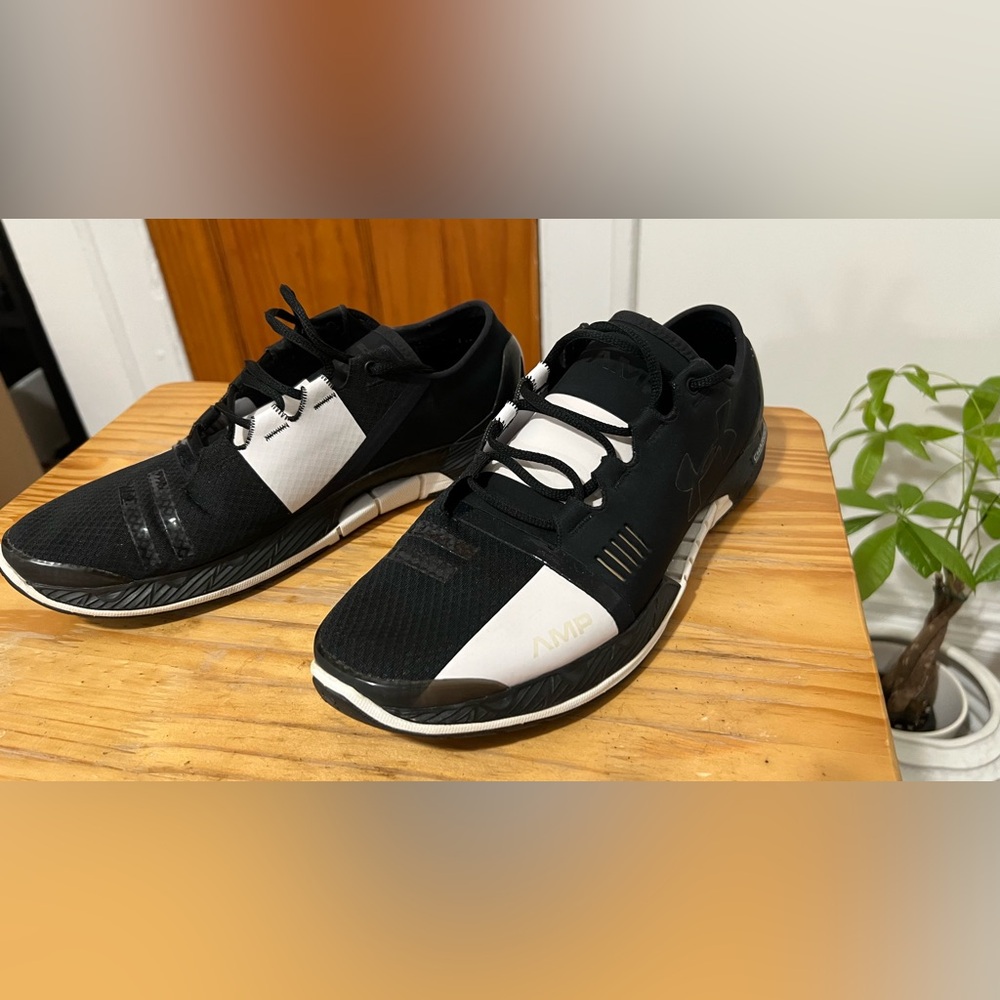 Under Armour Speed form AMP Men's Running / Training Shoes Black / White